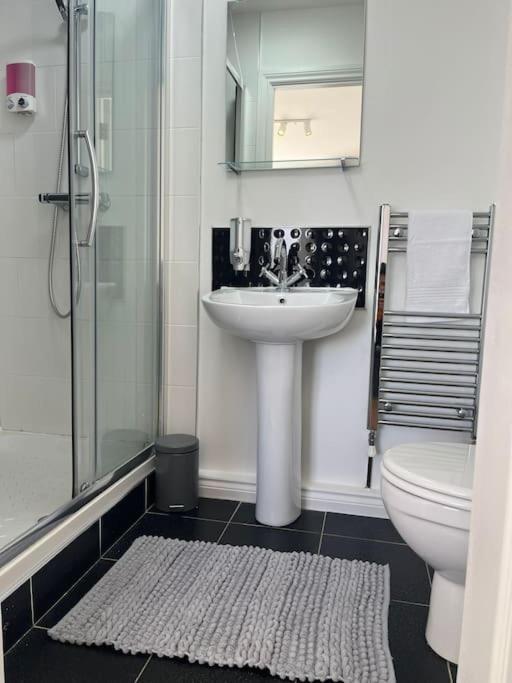 Luxury 2 Bed Gem In Heart Of Apartment