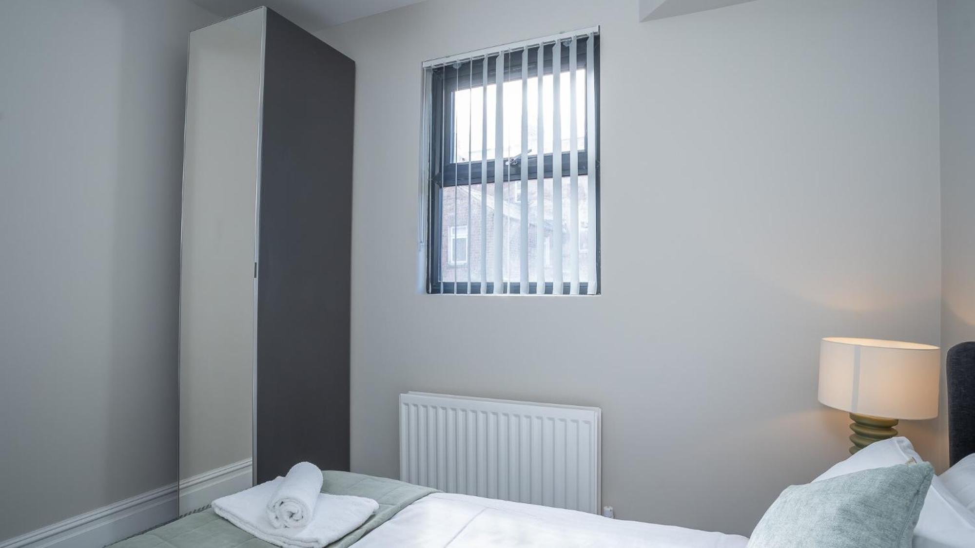 Modern 1 Bdr By Breaks Belfast
