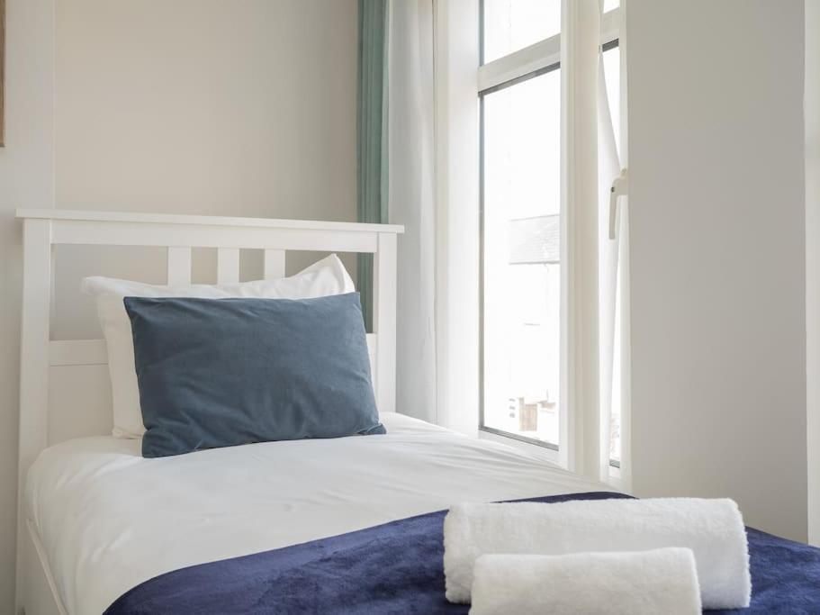 Cozy Townhouse, Walking Distance To *