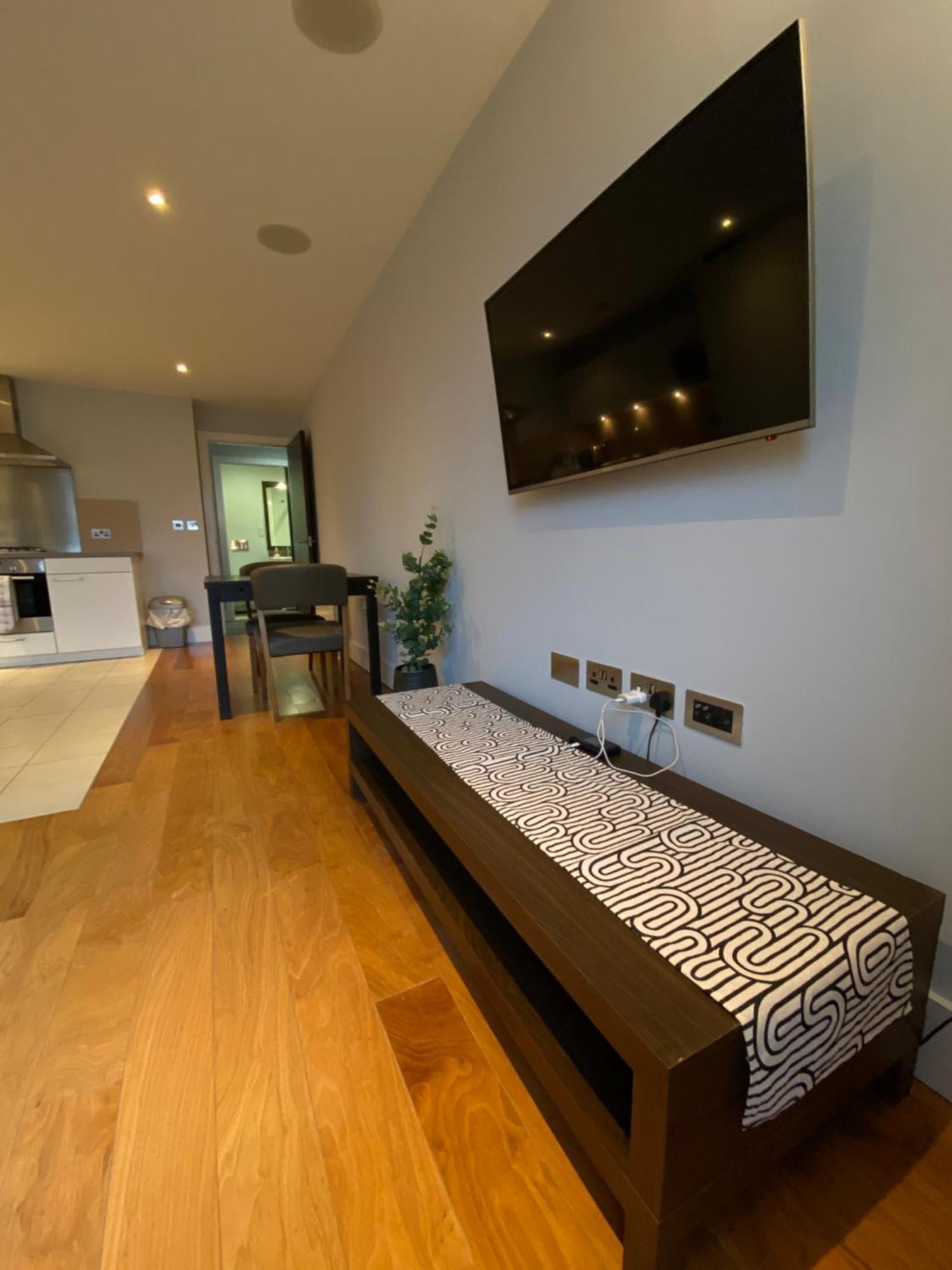 Stylish 1 Bed In Centre Belfast