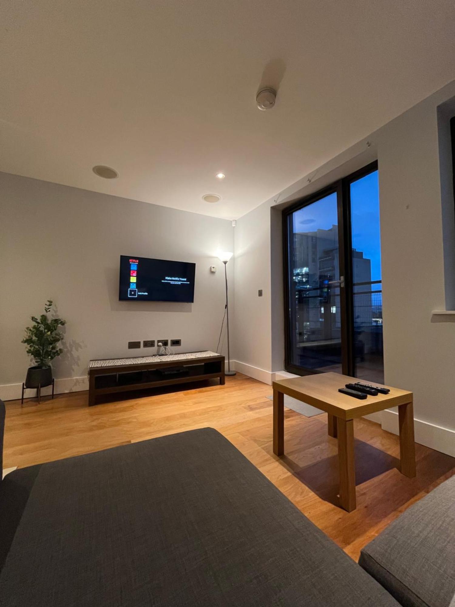 Stylish 1 Bed In Centre Apartment Belfast