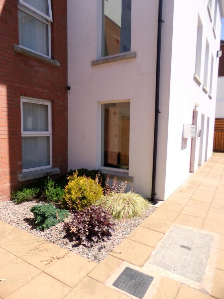 Apartment Cosy 2 Bedroom With Secure Parking And Great Transport Links *