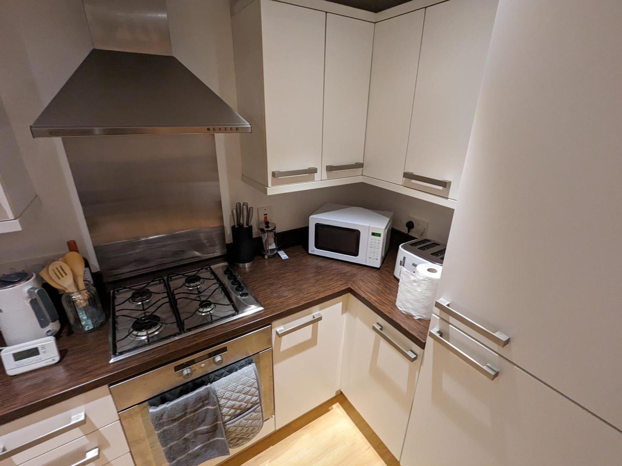 Cosy 2 Bedroom With Secure Parking And Great Transport Links Apartment Belfast