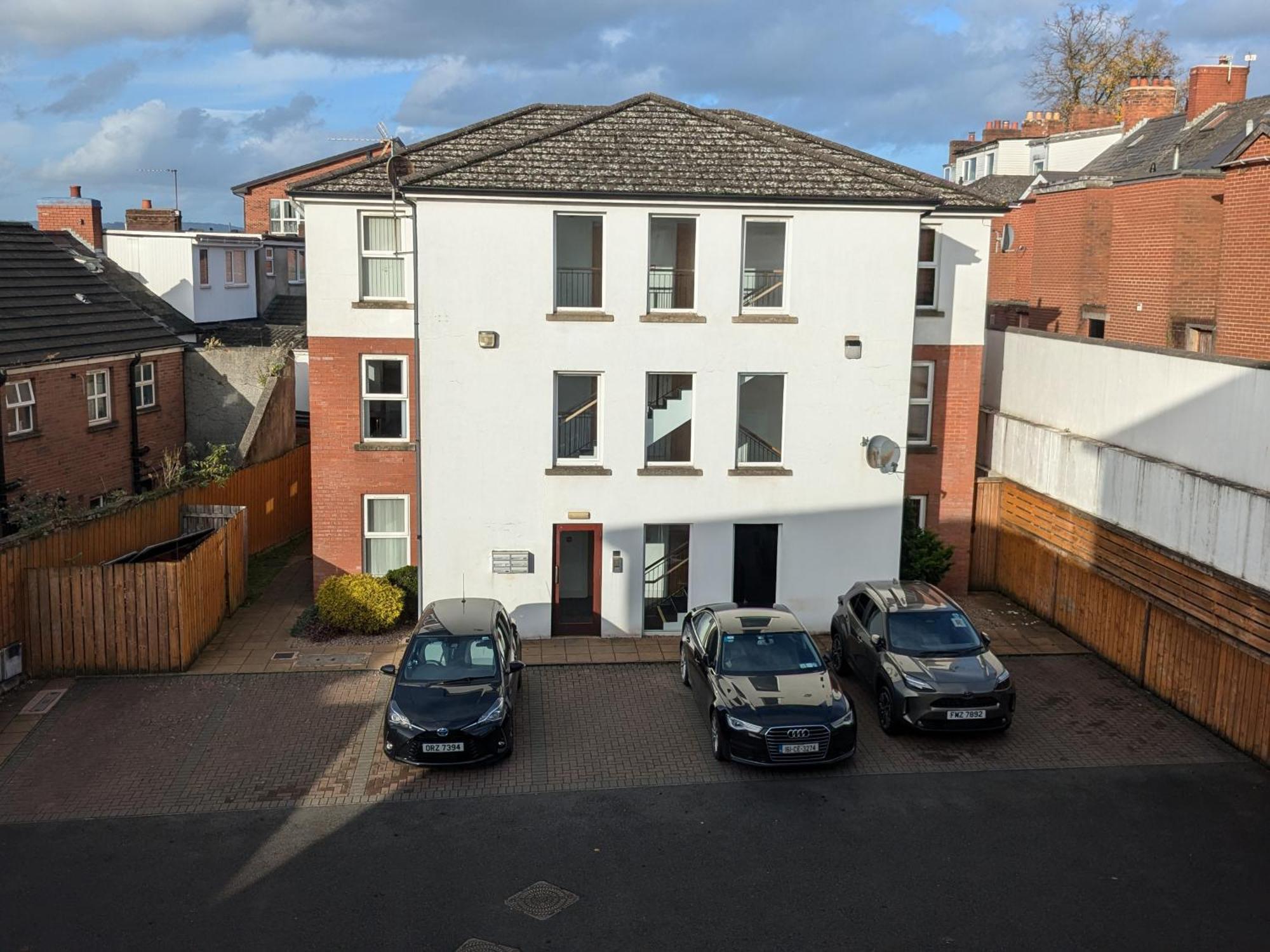 Cosy 2 Bedroom With Secure Parking And Great Transport Links