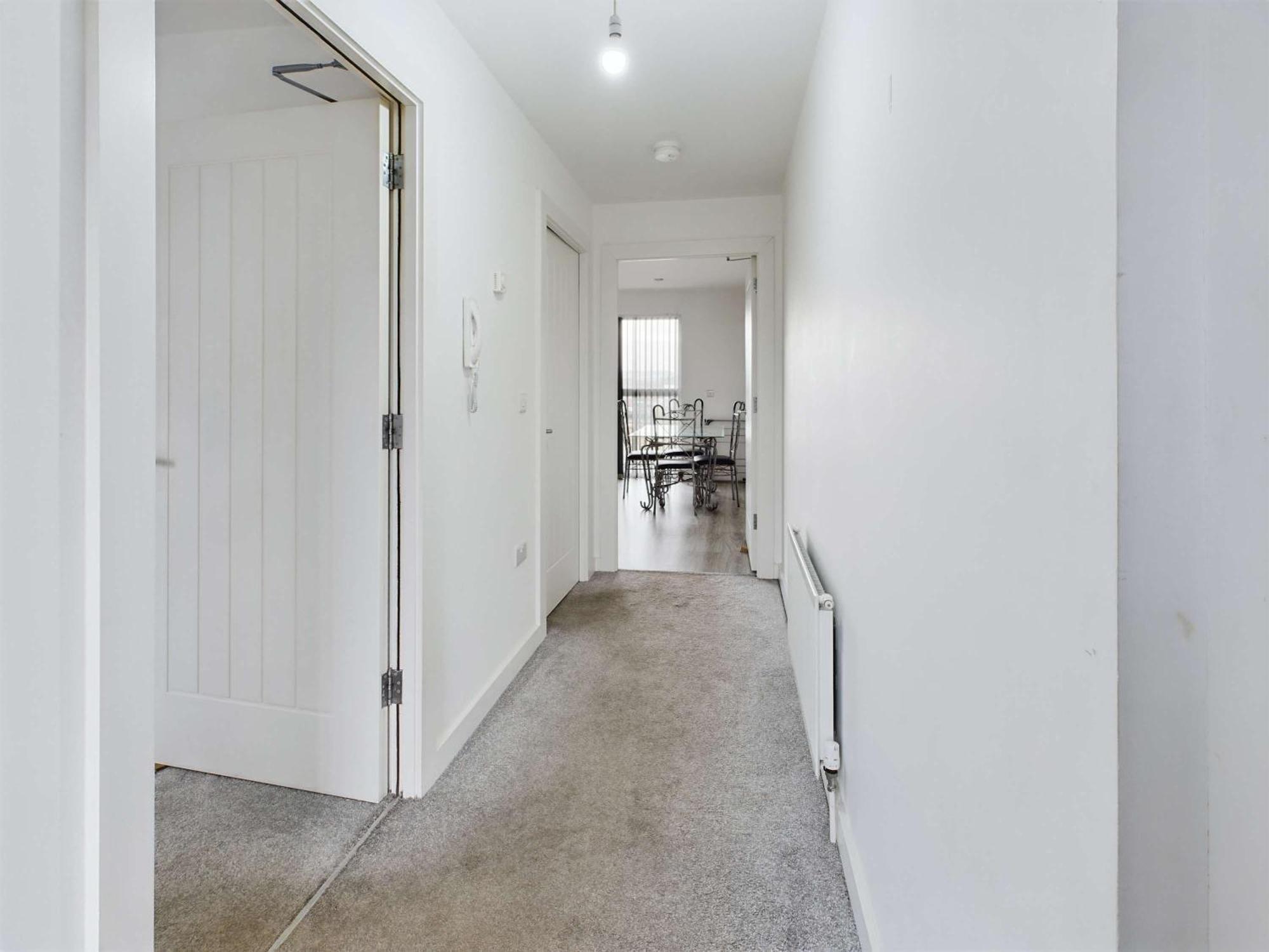Free Parking Spacious 1 Bedroom Apartment *