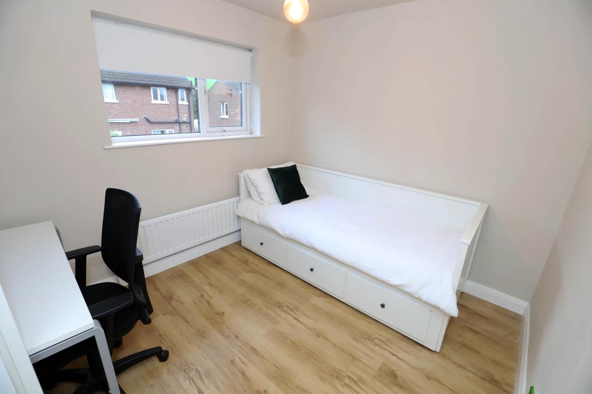 Modern Close To Airport Holiday home *