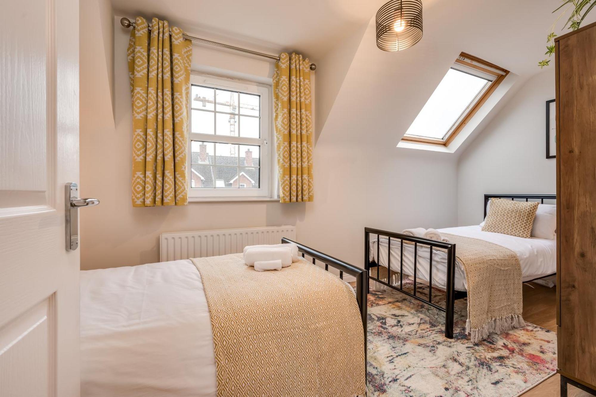 Staybynumbers - Centre Townhouse 2x Parking * Belfast