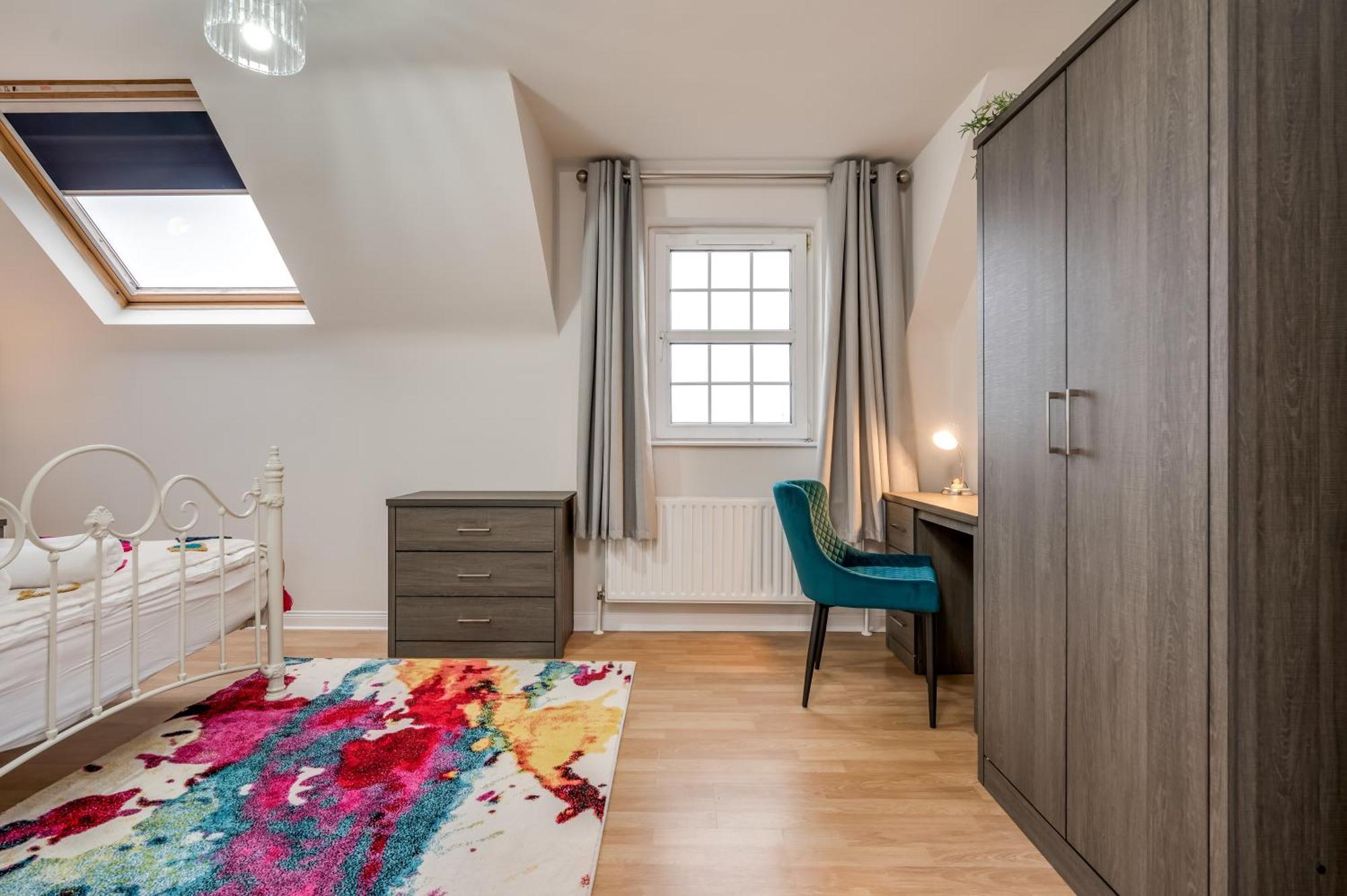 Staybynumbers - Centre Townhouse 2x Parking *