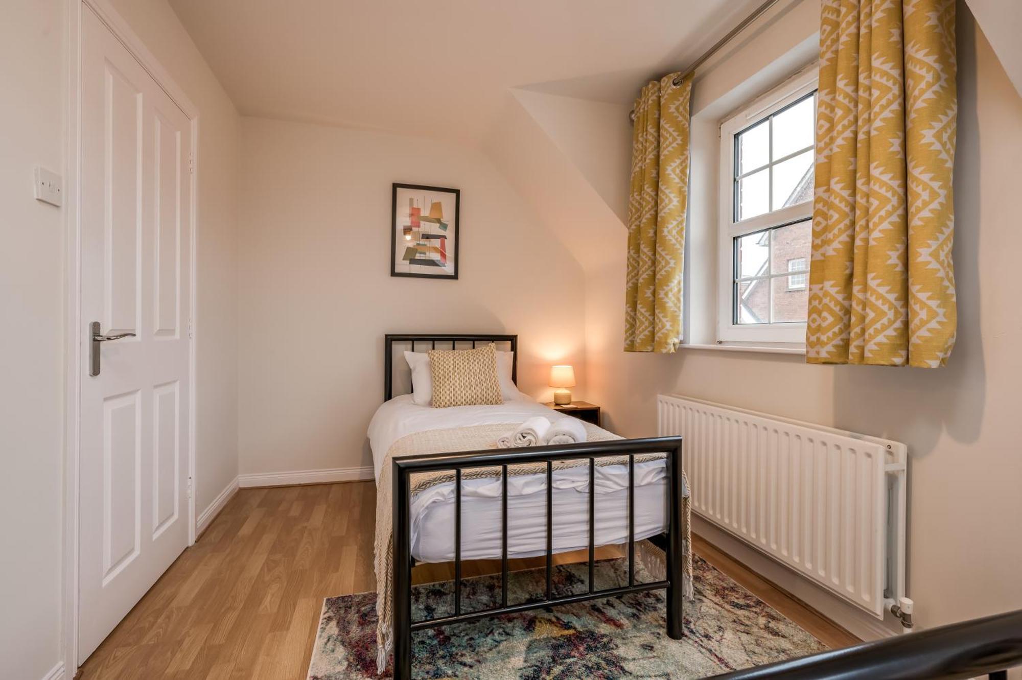 Staybynumbers - Centre Townhouse 2x Parking *