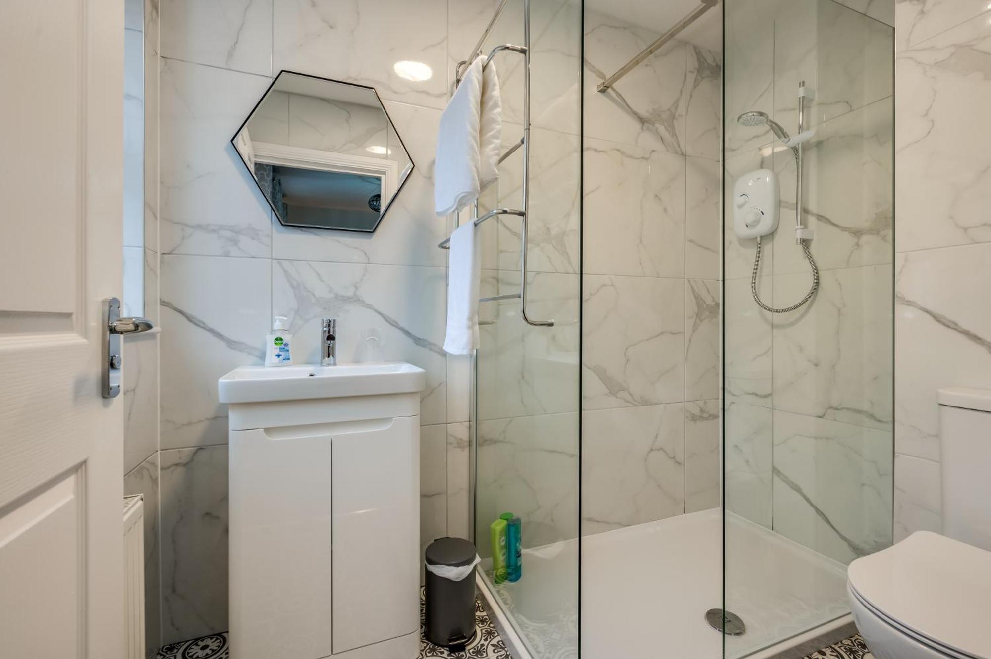 Staybynumbers - Centre Townhouse 2x Parking * Belfast