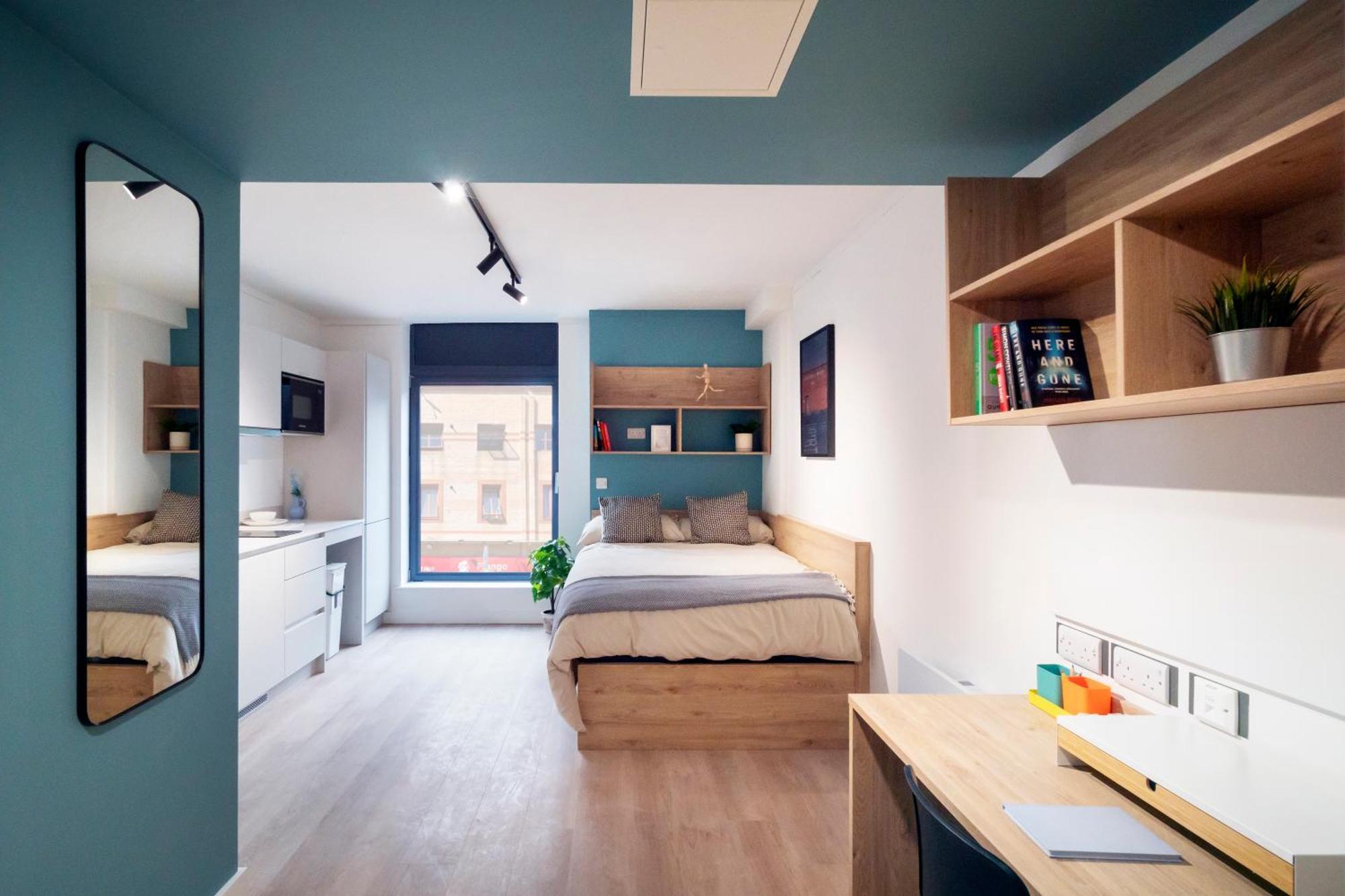 In Centre - Exclusive Student Belfast
