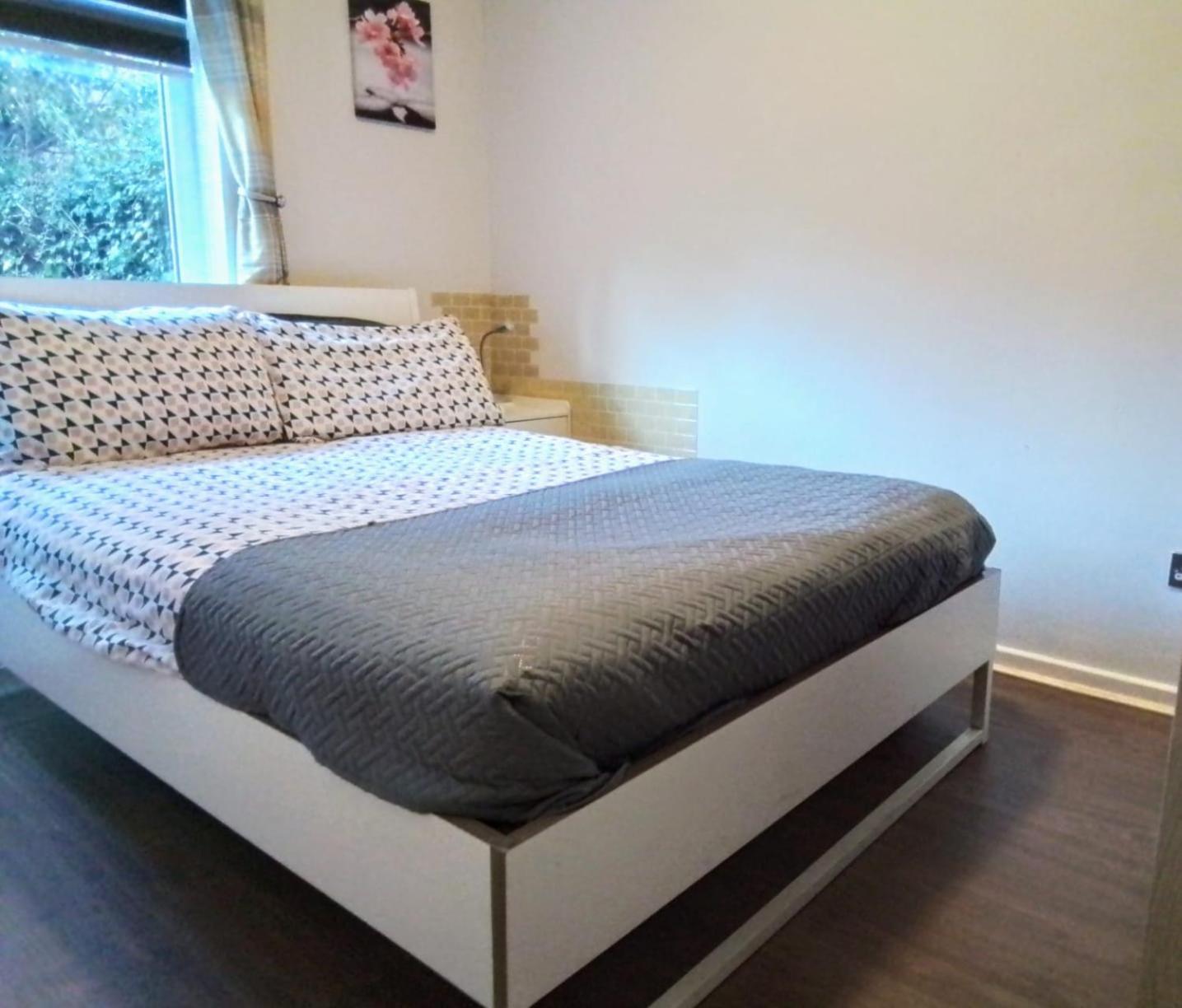 Great Location - City Centre - Parking - 4 Beds - 2 Bedrooms * Belfast