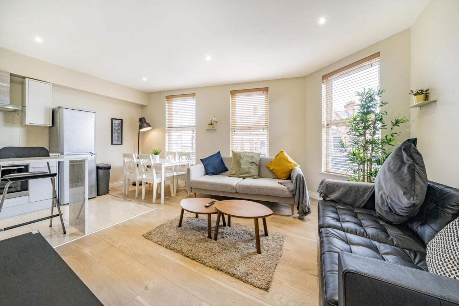 Apartment The Woodstock - 2 Bd Mod Duplex Ap - Gold Short Term
