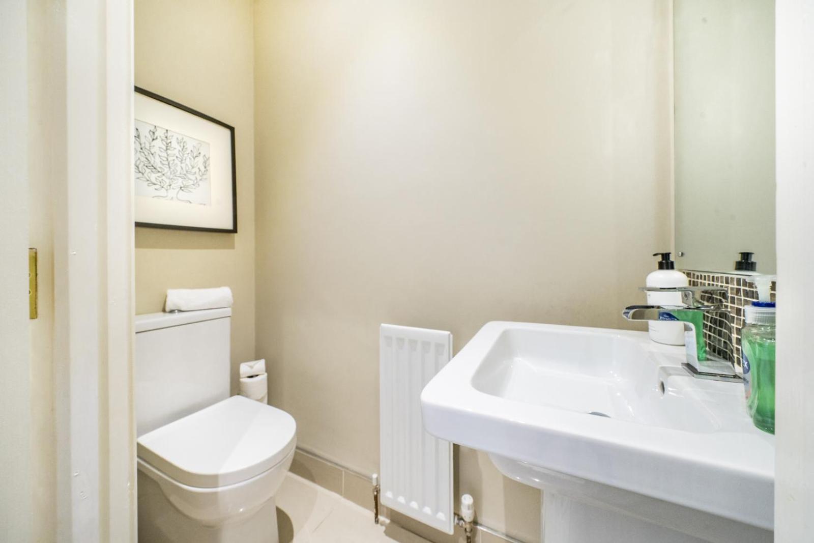 The Woodstock - 2 Bd Mod Duplex Ap - Gold Short Term Apartment *