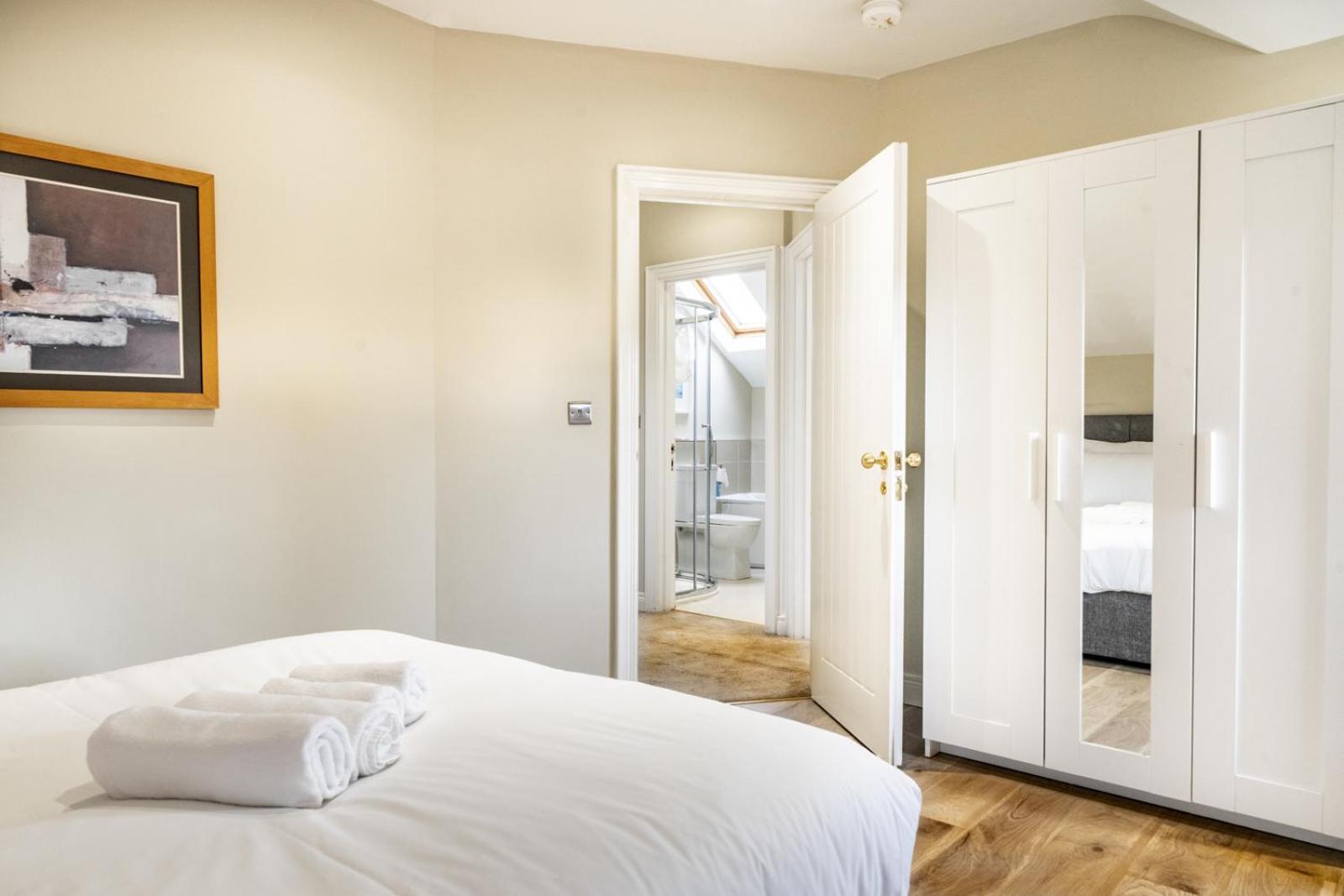 The Woodstock - 2 Bd Mod Duplex Ap - Gold Short Term Apartment Belfast