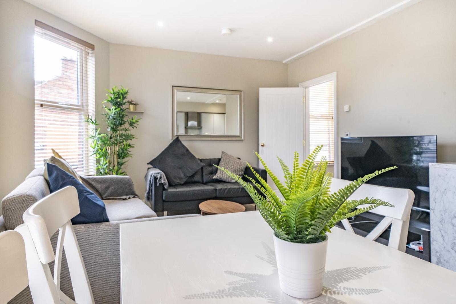 The Woodstock - 2 Bd Mod Duplex Ap - Gold Short Term Belfast