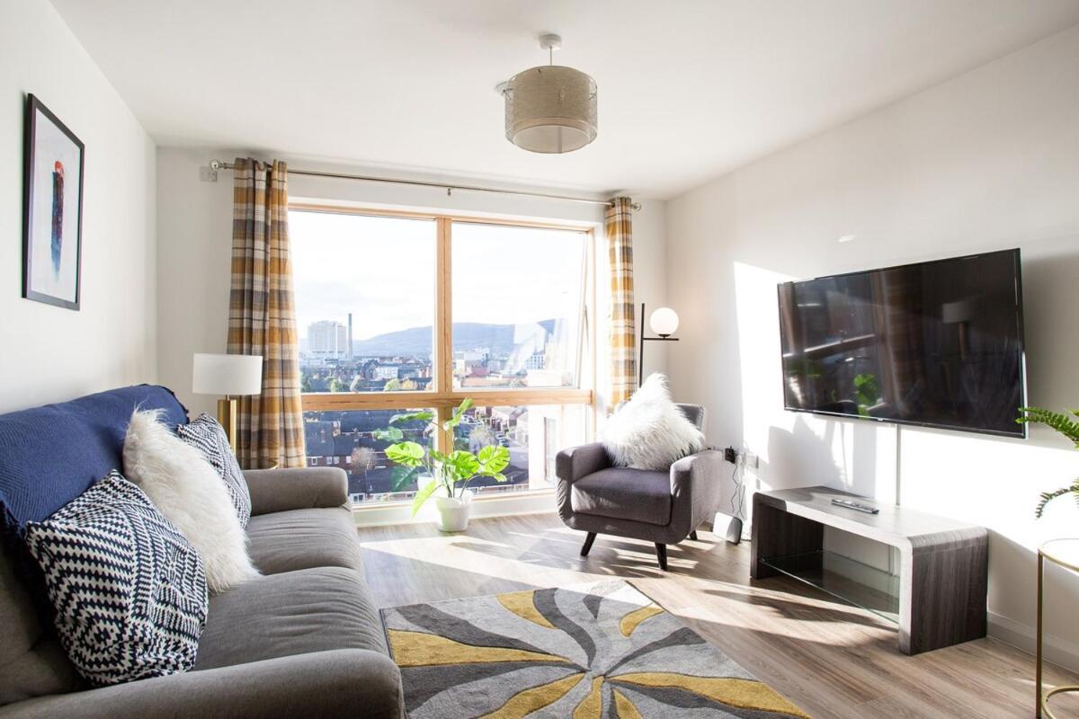 Apartment Stylish 2-bed Penthouse Sleeps 6 Location