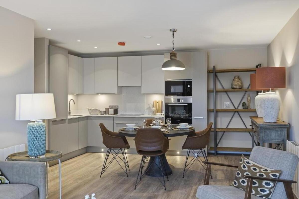 Apartment Stylish 2-bed Penthouse Sleeps 6 Location Belfast