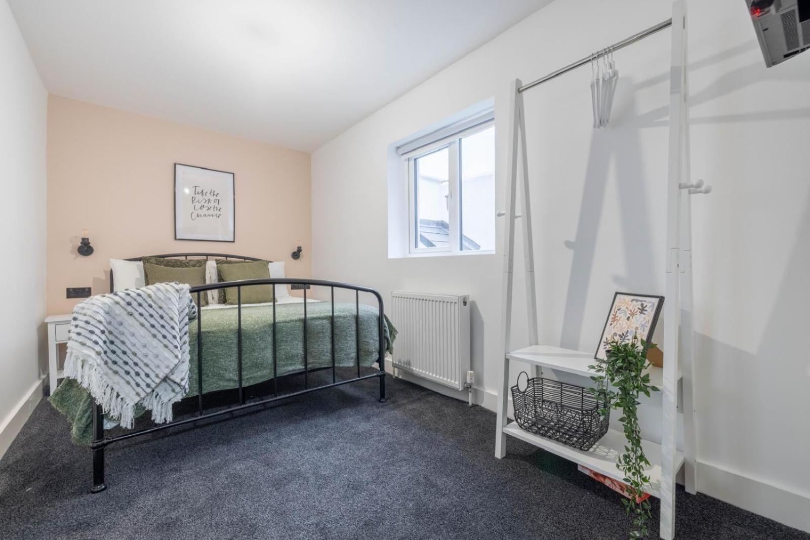 Queens Spacious 3 Bdr & 2 Bdr By Citygo * Belfast