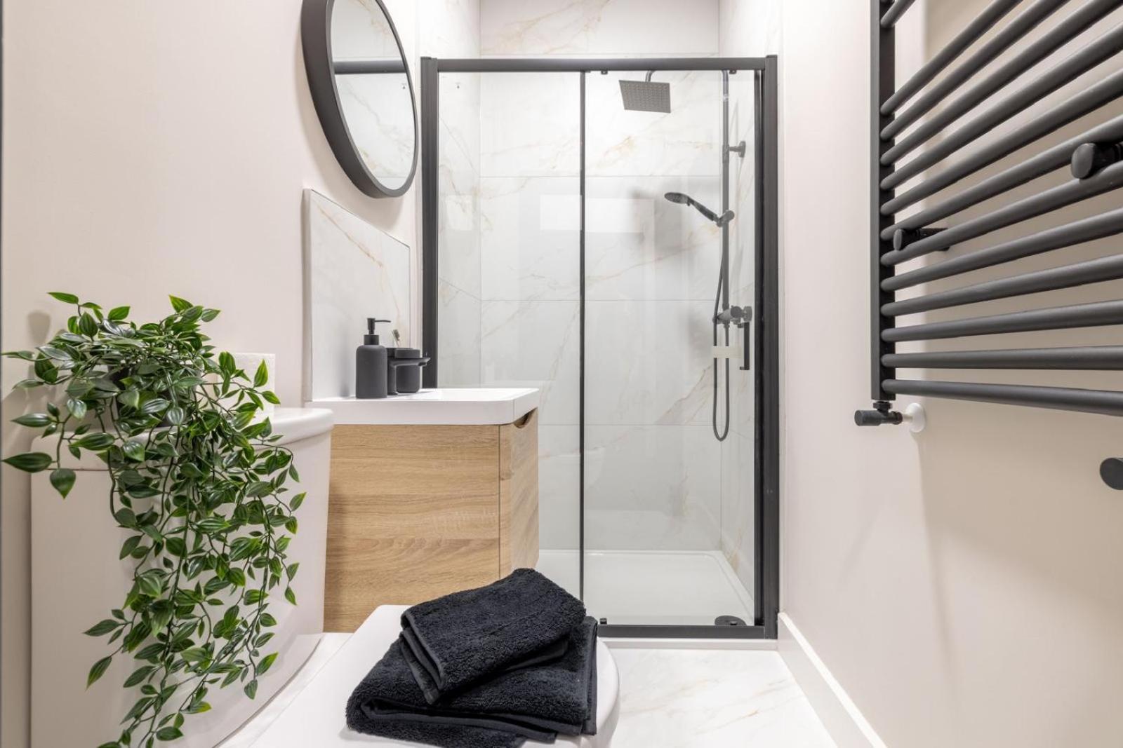 Queens Spacious 3 Bdr & 2 Bdr By Citygo *