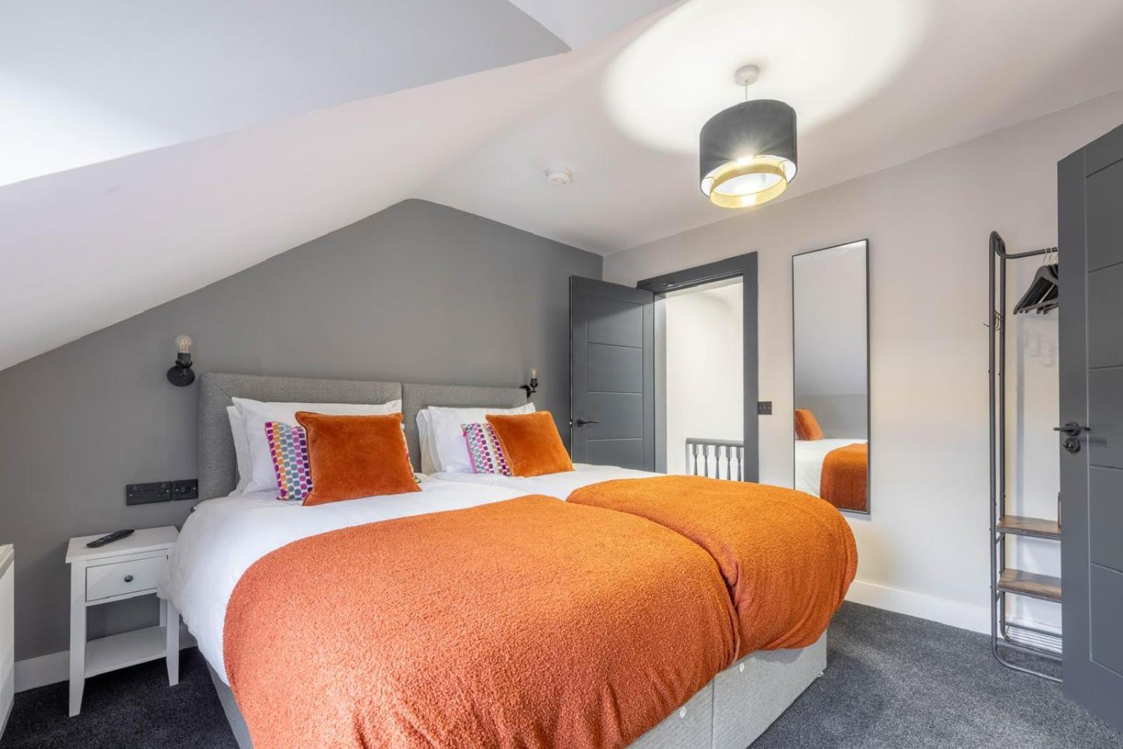 Queens Spacious 3 Bdr & 2 Bdr By Citygo Apartment Belfast
