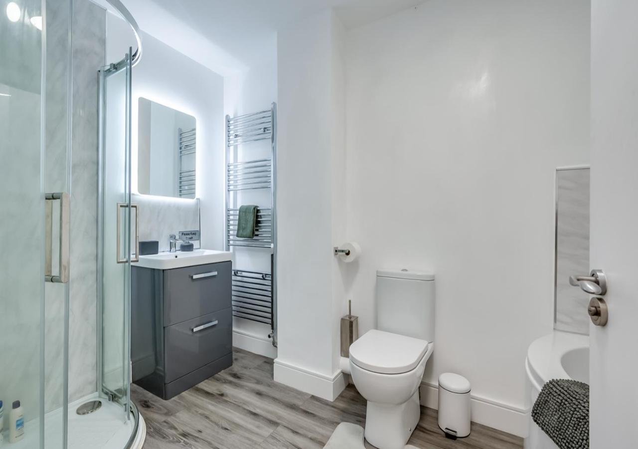 Comfort 2 Bed And Balcony Apartment