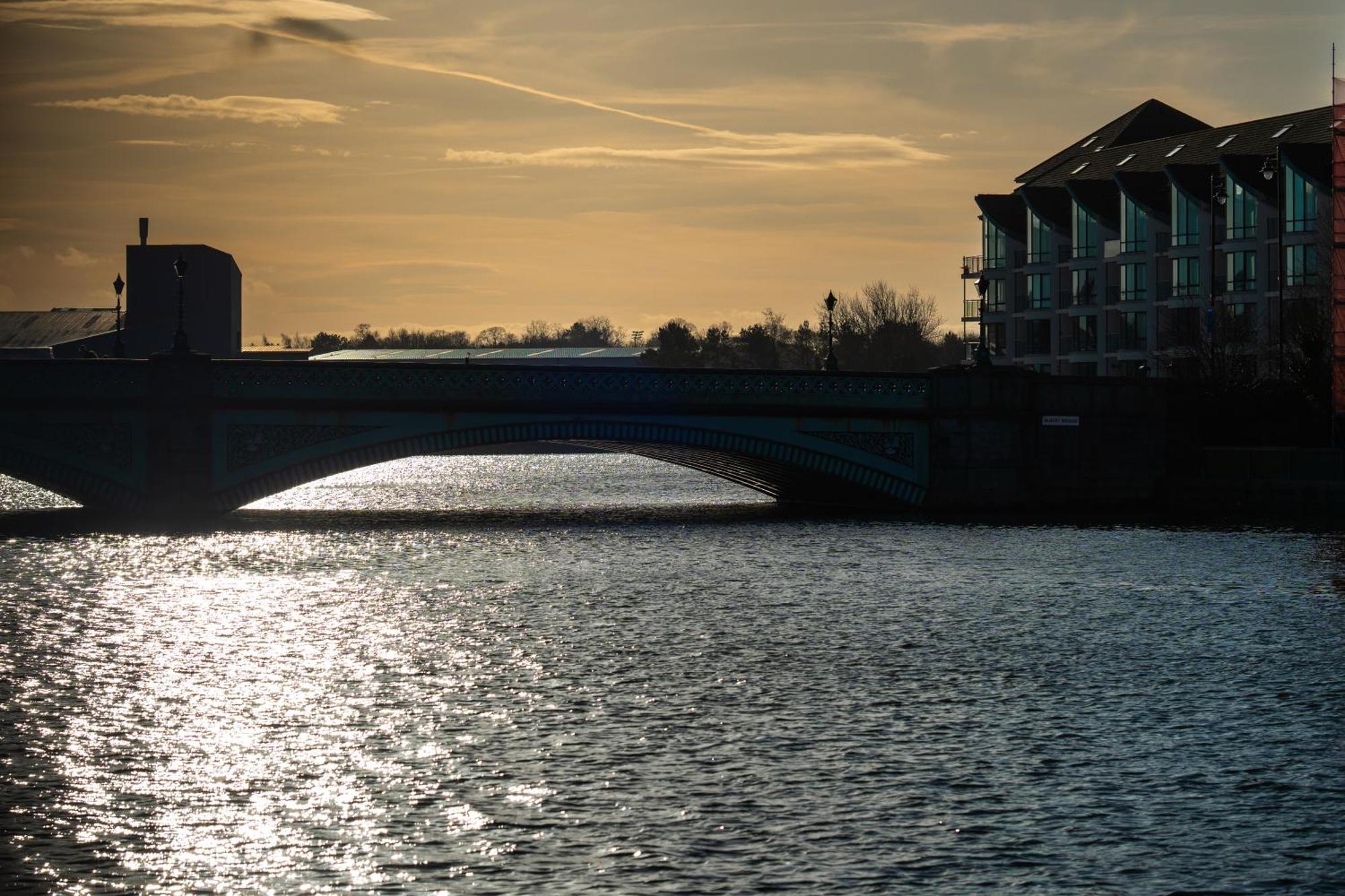 River Side Apartment, Centre - Beautiful View And Free Parking! Apartment Belfast