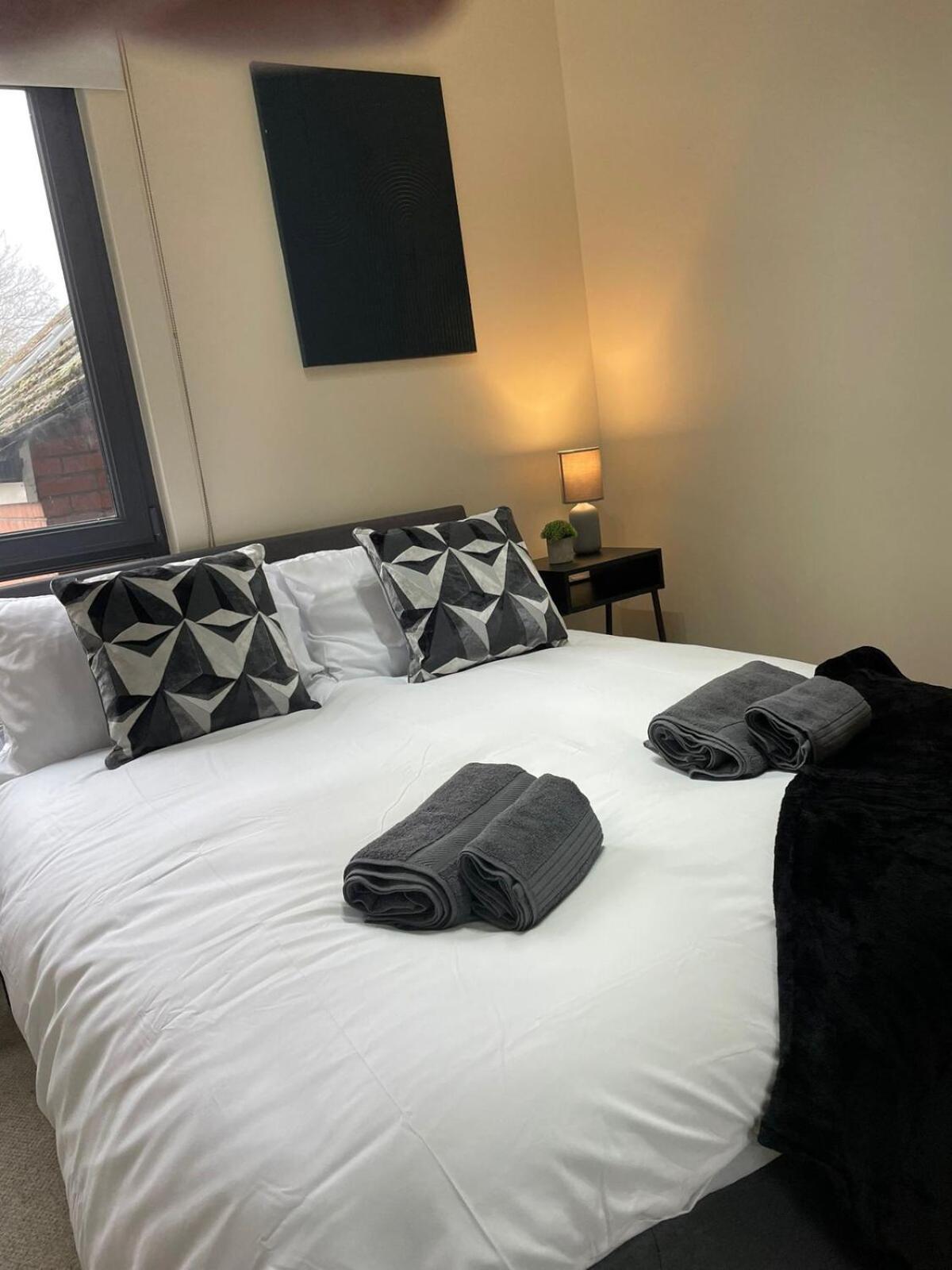 Stylish 2br With Views Near Centre * Belfast