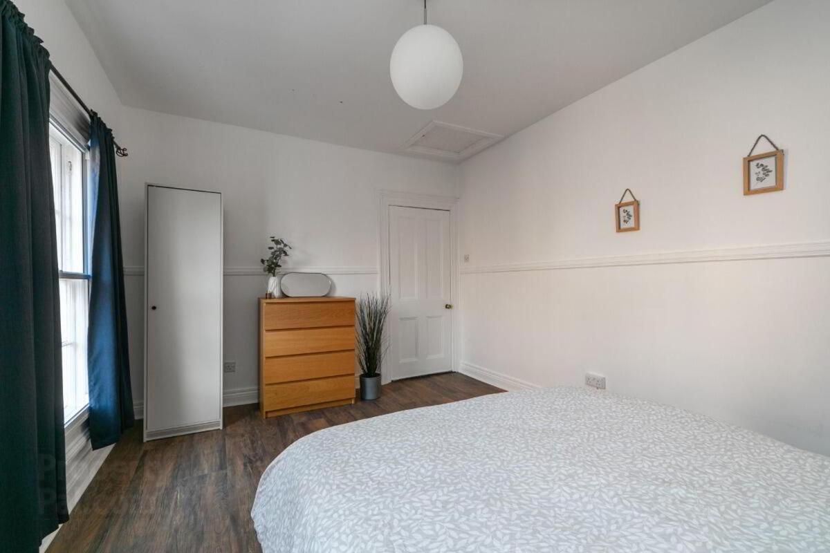 The U2 Crib - Unique History, Stylish With Parking Apartment Belfast