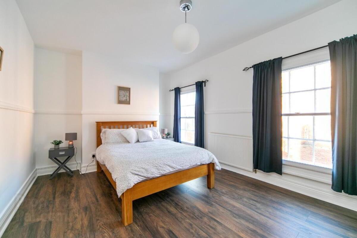 Apartment The U2 Crib - Unique History, Stylish With Parking Belfast