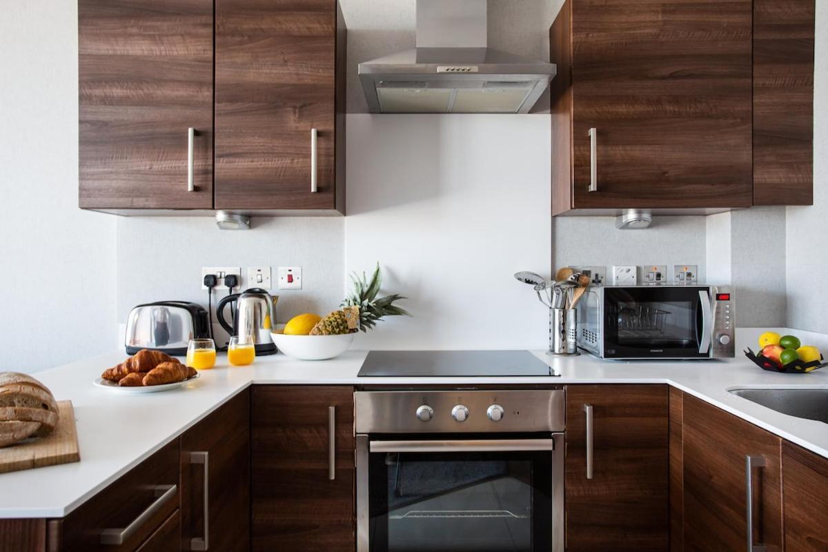 Exclusive High-floor With Breathtaking Titanic & Waterfront Views Sleeps 6 Apartment Belfast