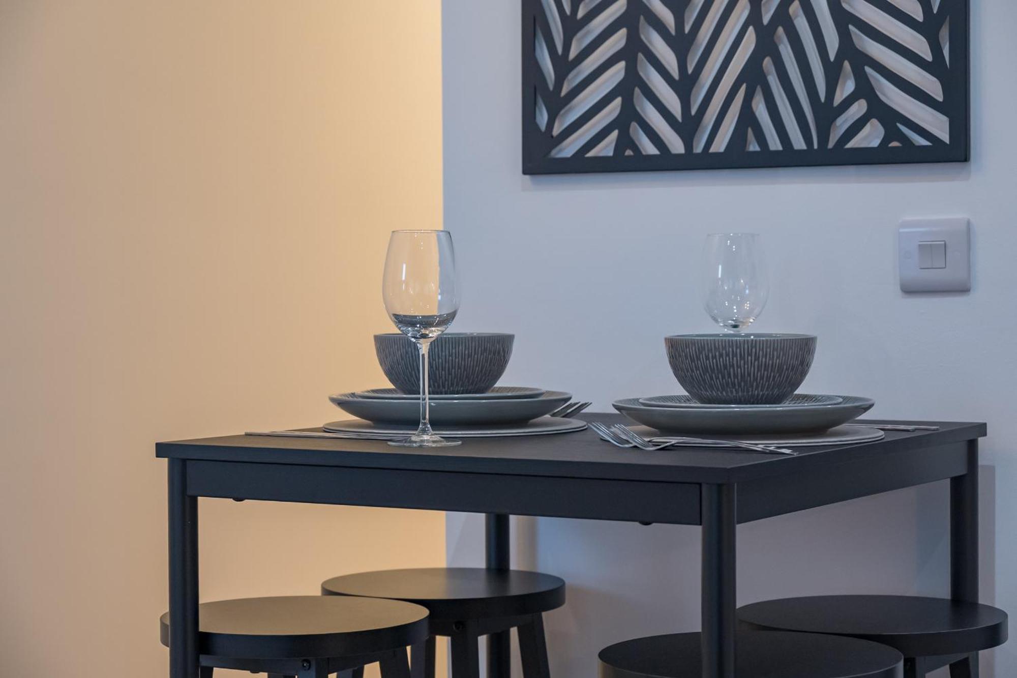 Stylish 2 Bedroom *