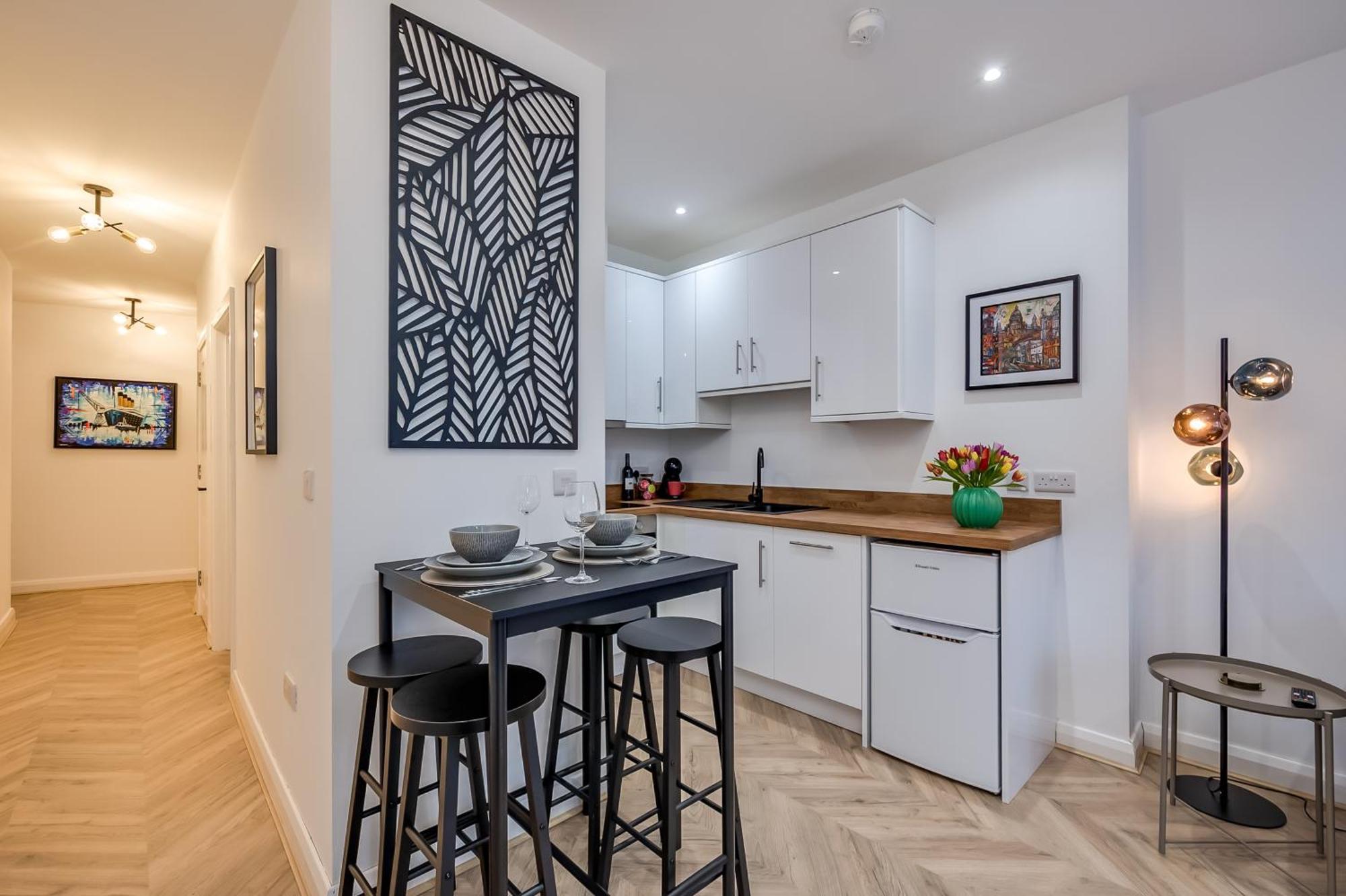 Apartment Stylish 2 Bedroom *