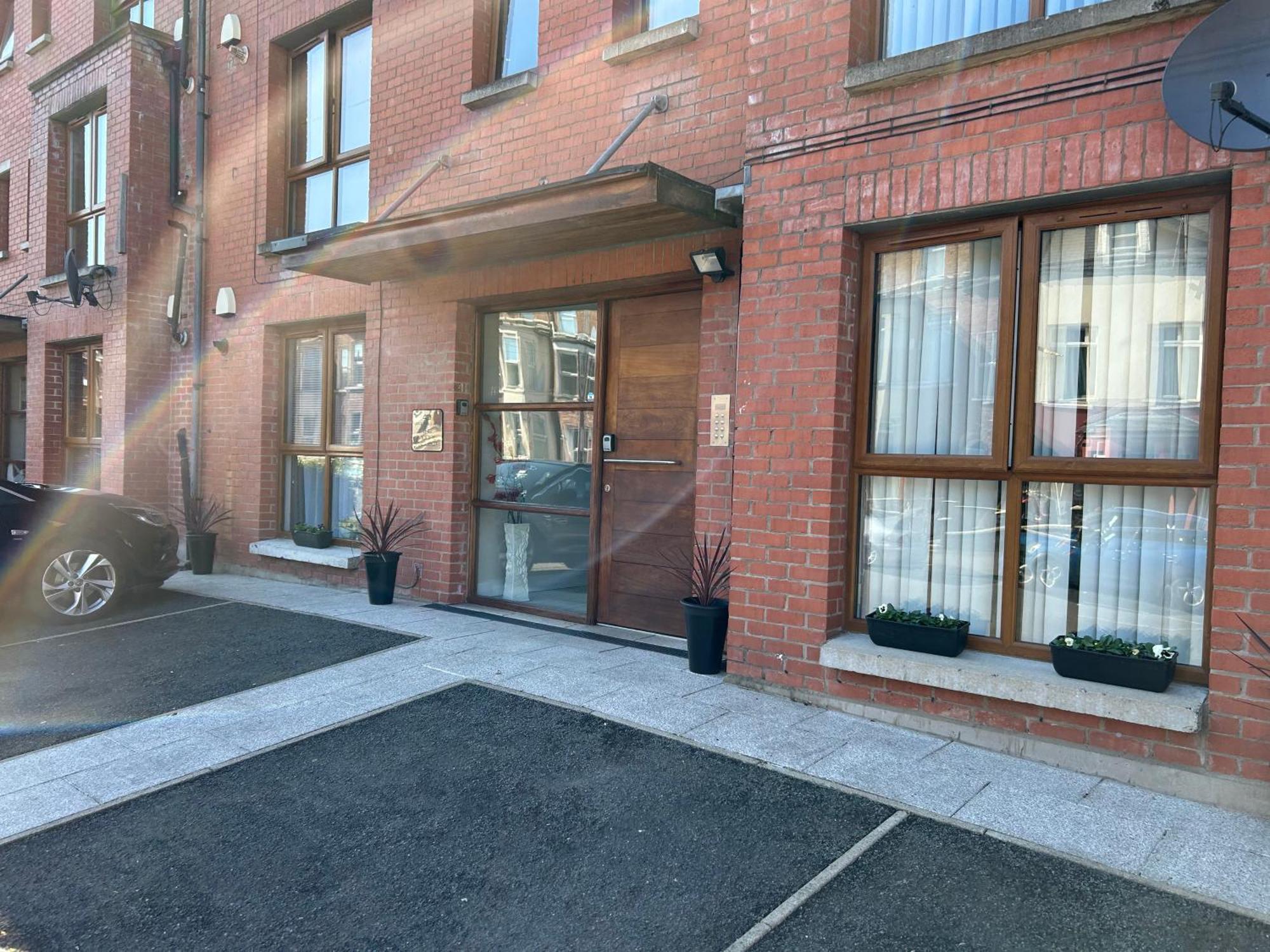 2 Bed Newly Renovated