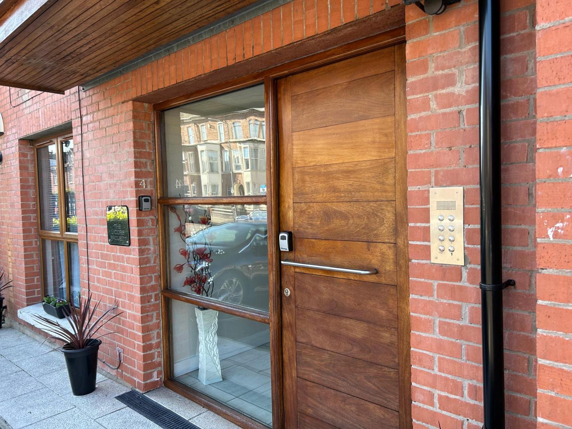 2 Bed Newly Renovated Belfast