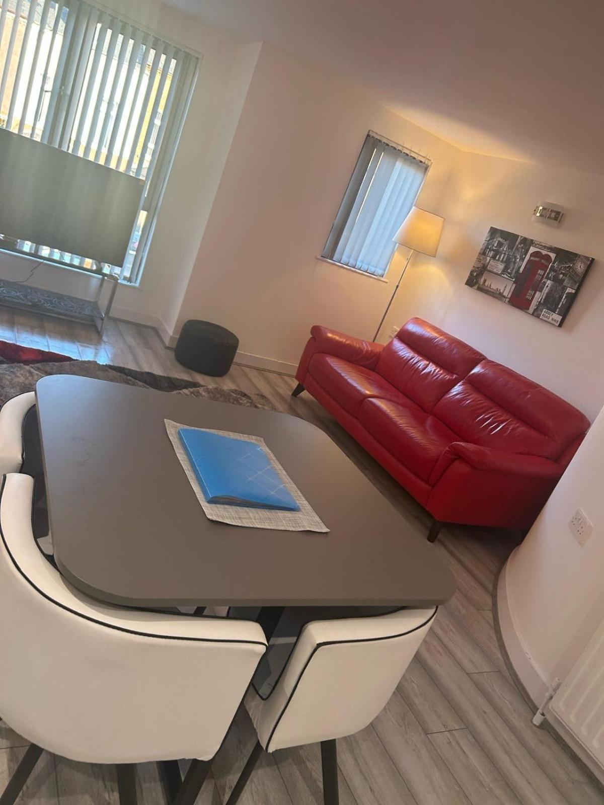 2 Bed Newly Renovated *