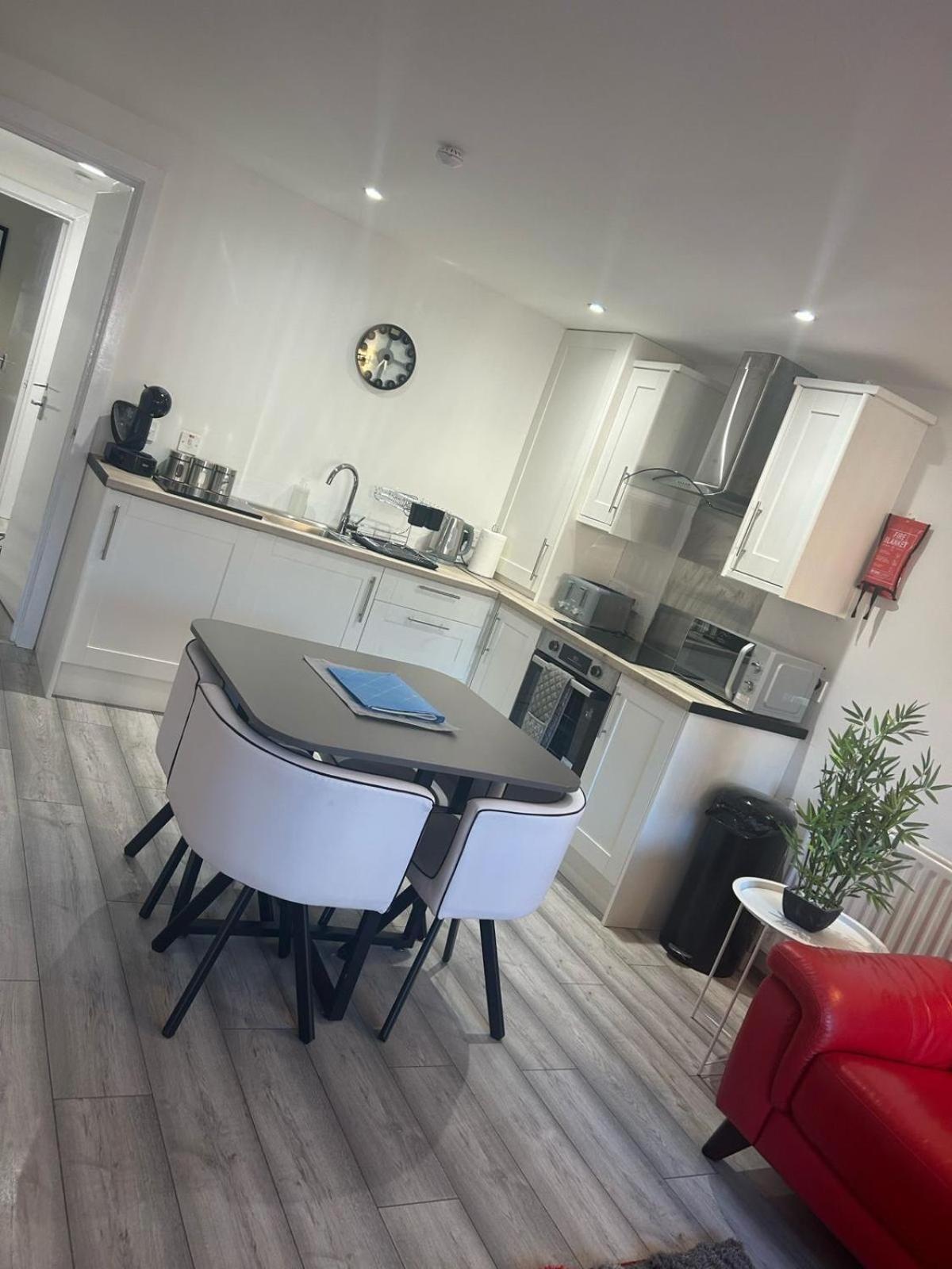 2 Bed Newly Renovated *