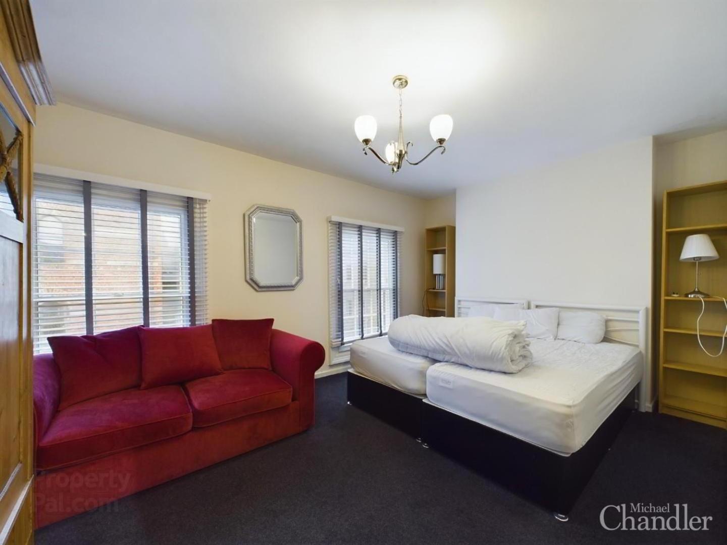 The U2 Crib - Unique History, Stylish With Parking