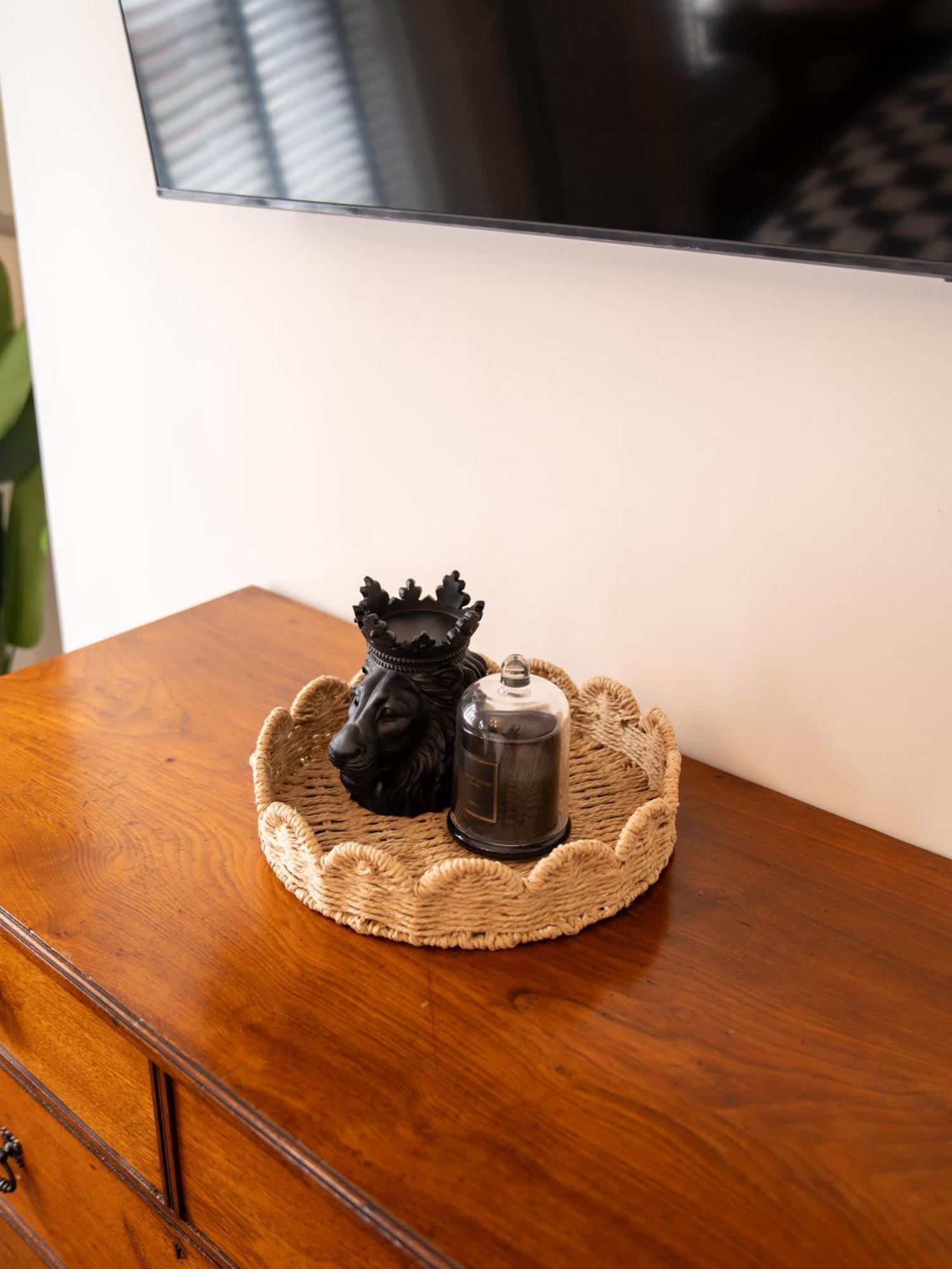 The U2 Crib - Unique History, Stylish With Parking