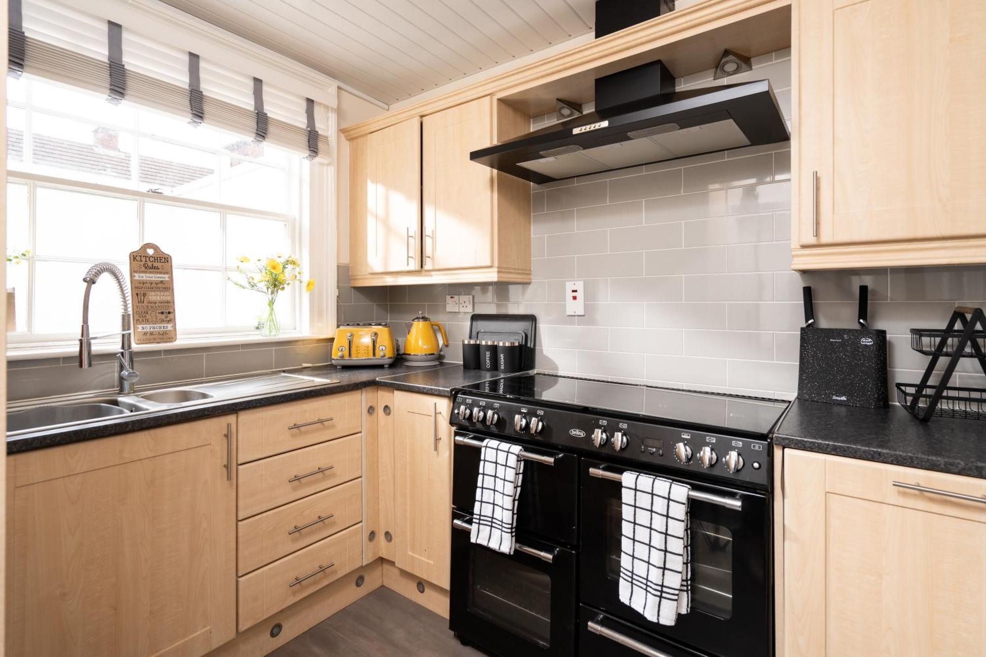 The U2 Crib - Unique History, Stylish With Parking Apartment