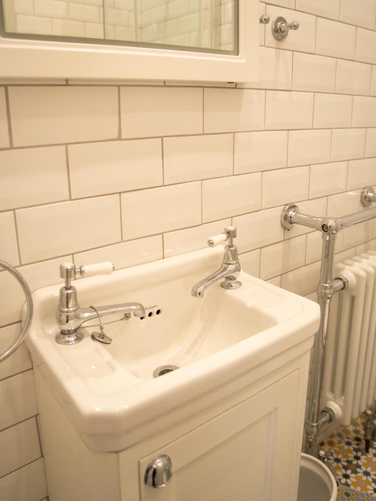 Apartment The U2 Crib - Unique History, Stylish With Parking Belfast