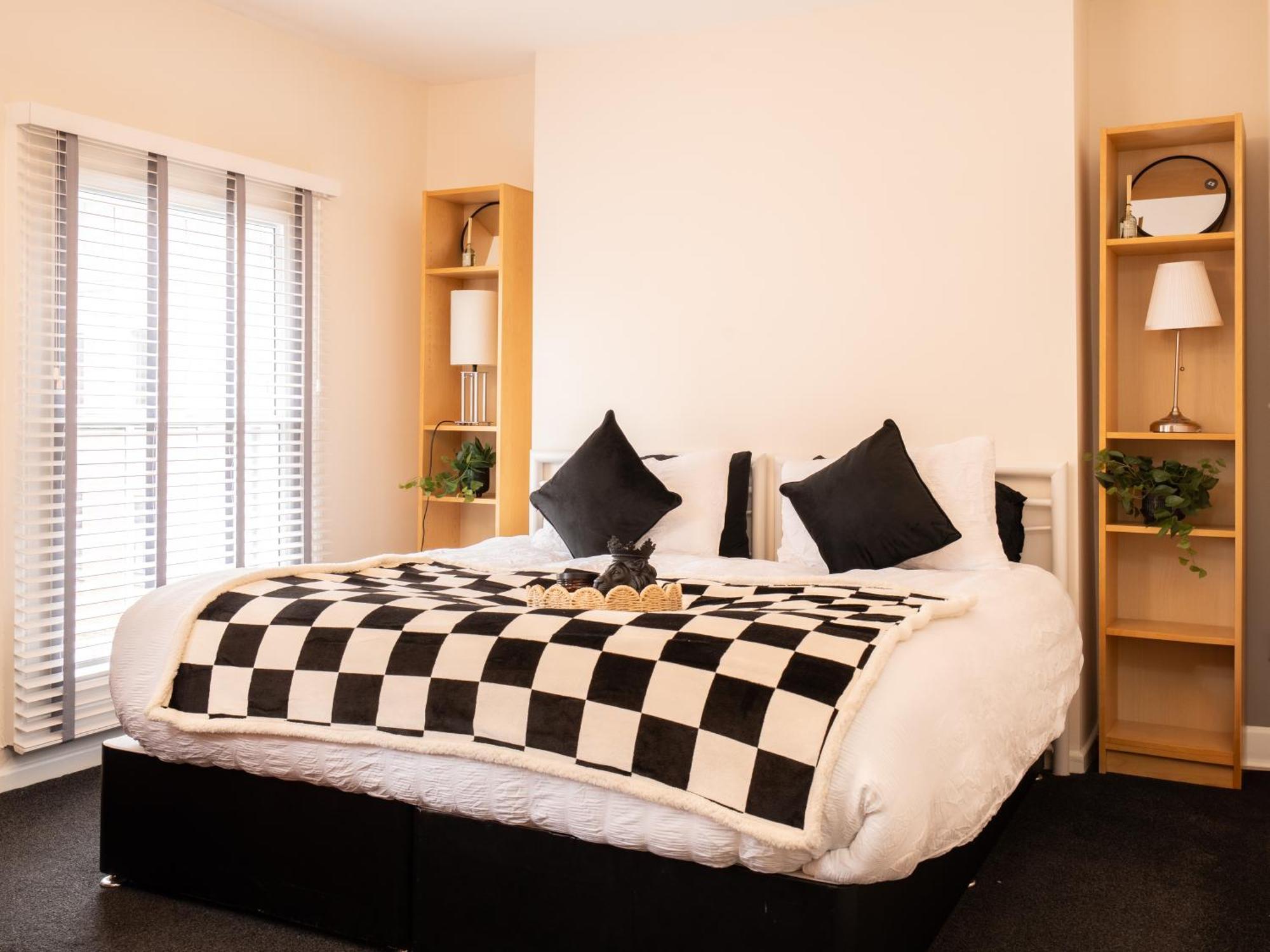 The U2 Crib - Unique History, Stylish With Parking * Belfast