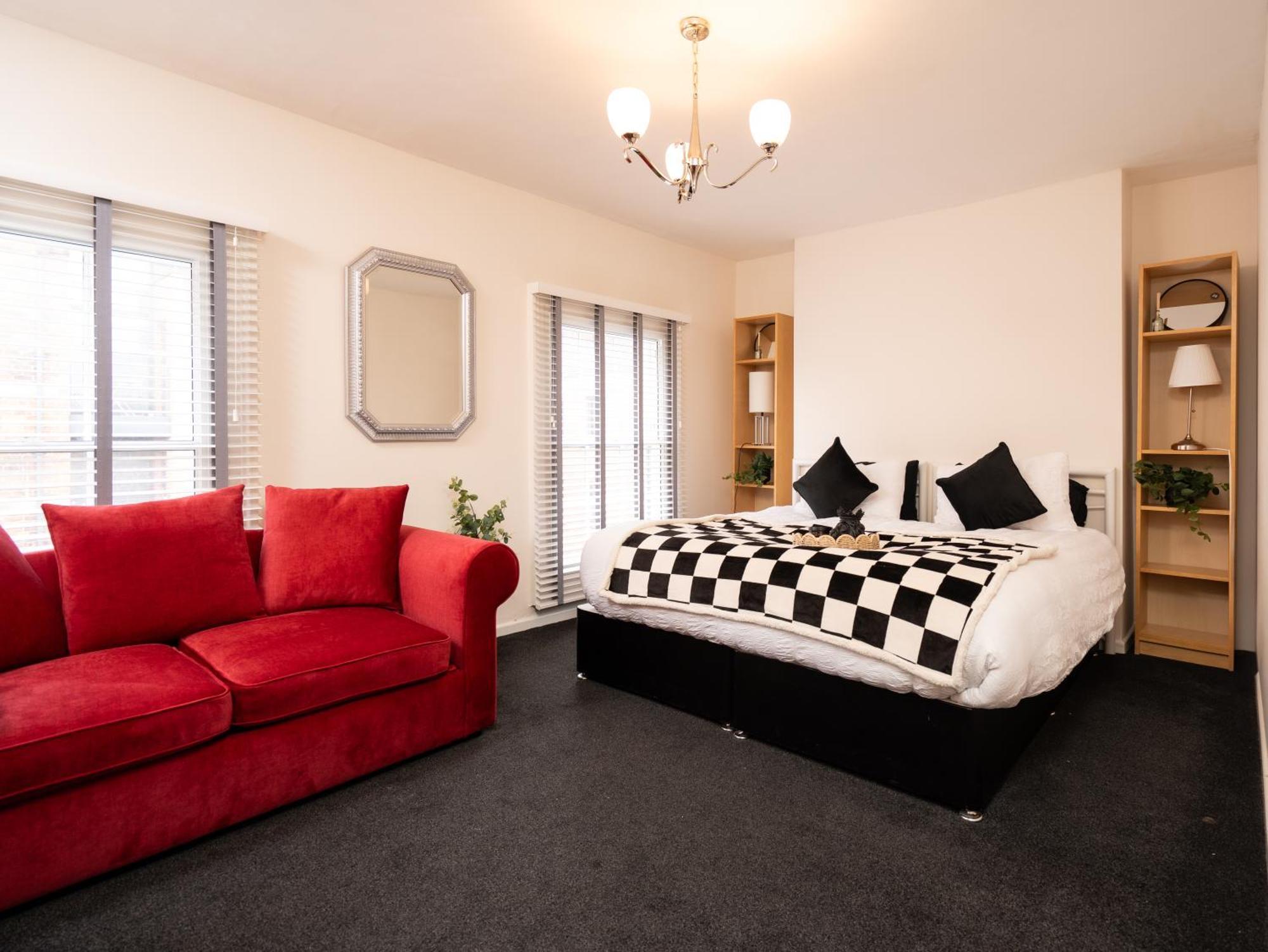 The U2 Crib - Unique History, Stylish With Parking Apartment