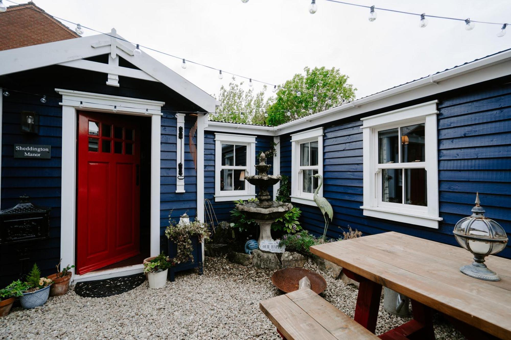 Sheddington Manor - 2 Bedroom & Cinema Guest house