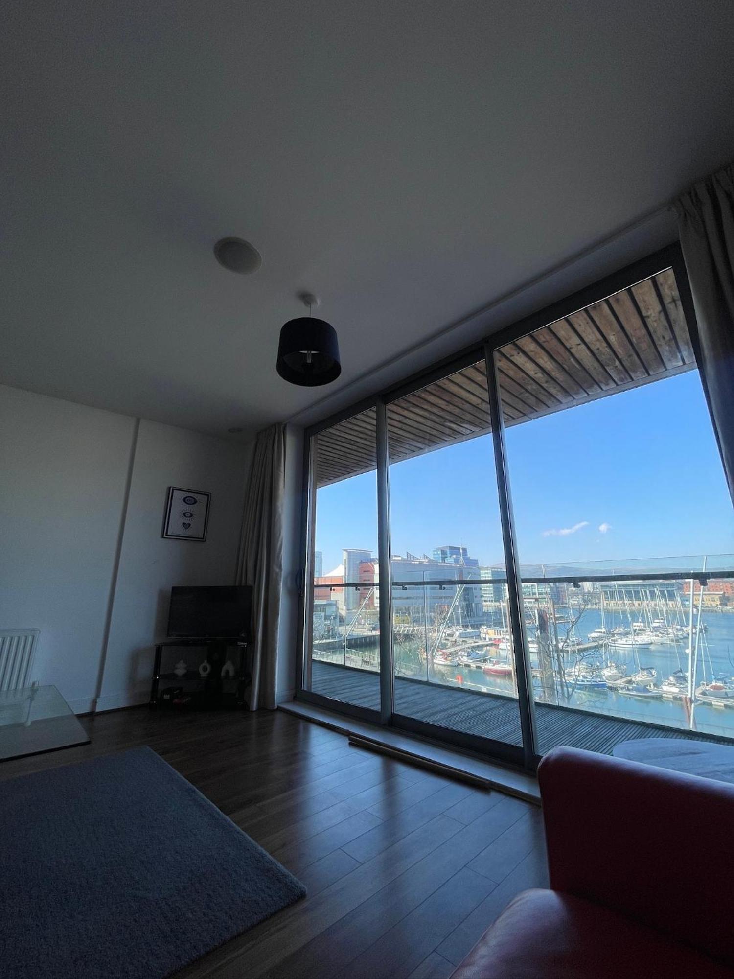 Apartment Titanic Quarter, Marina View Modern 2 Bedroom