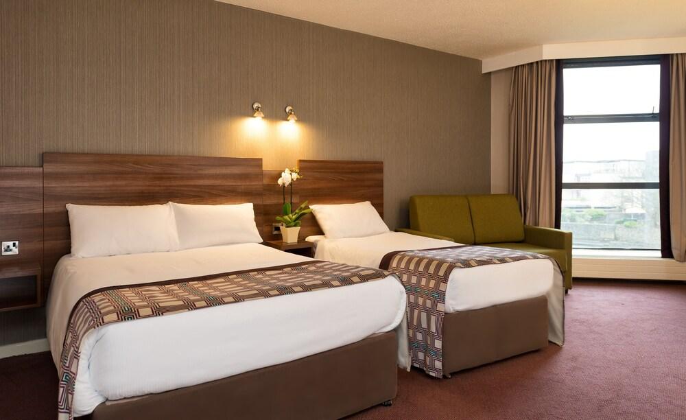 Leonardo Hotel 4*