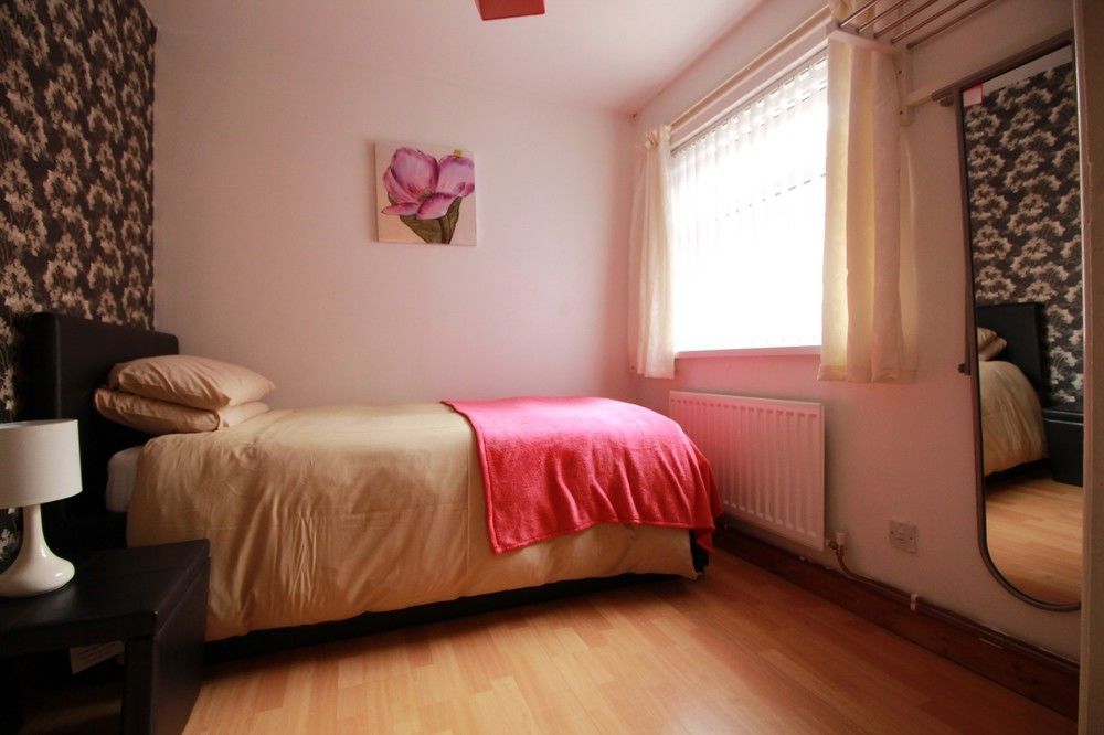 Apartment Great Location - City Centre - Parking - 4 Beds - 2 Bedrooms