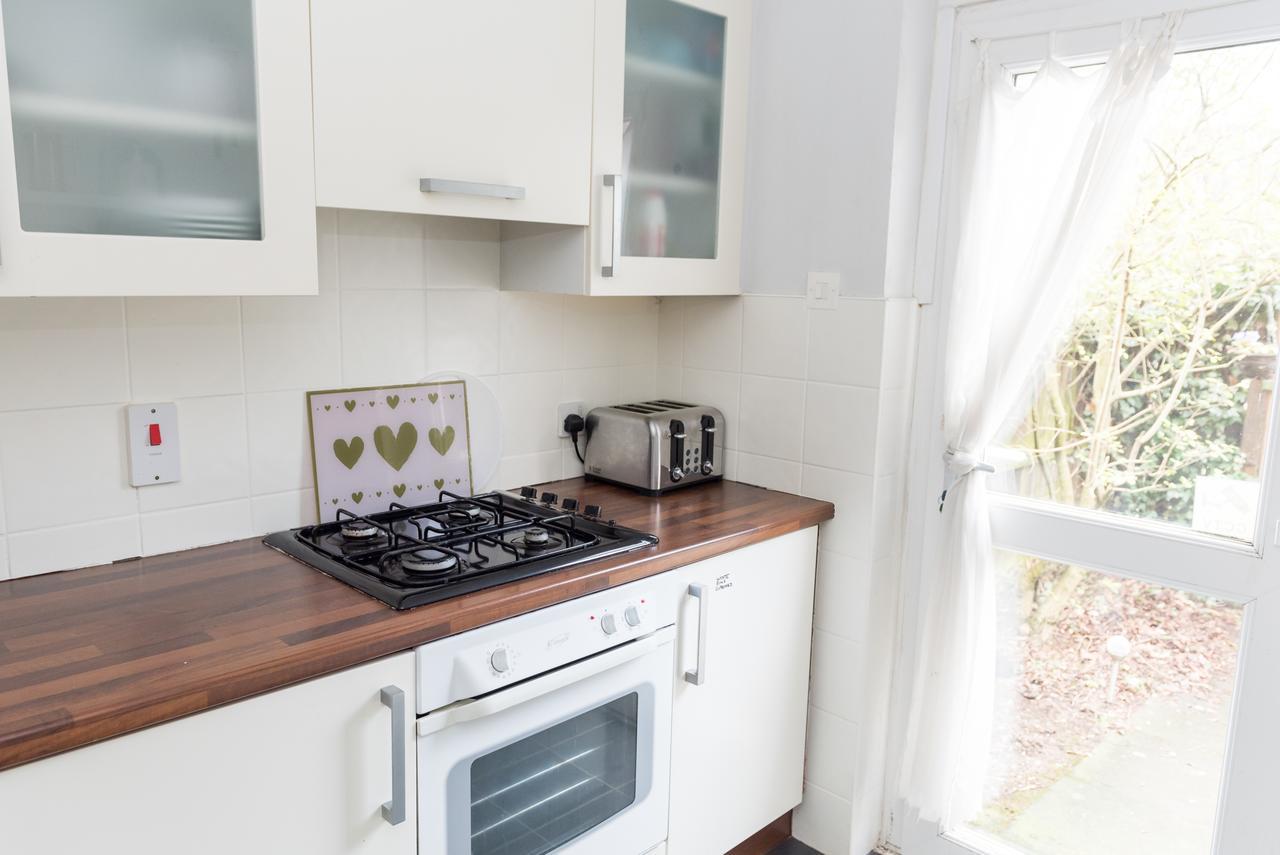 Great Location - City Centre - Parking - 4 Beds - 2 Bedrooms