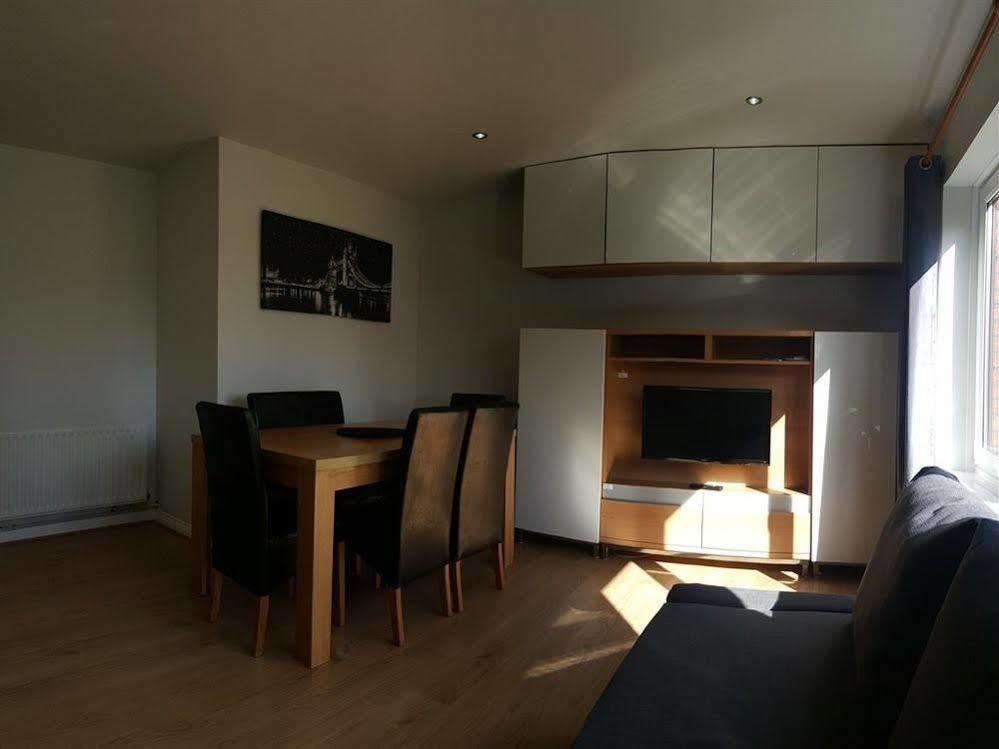 Stranmillis Court *