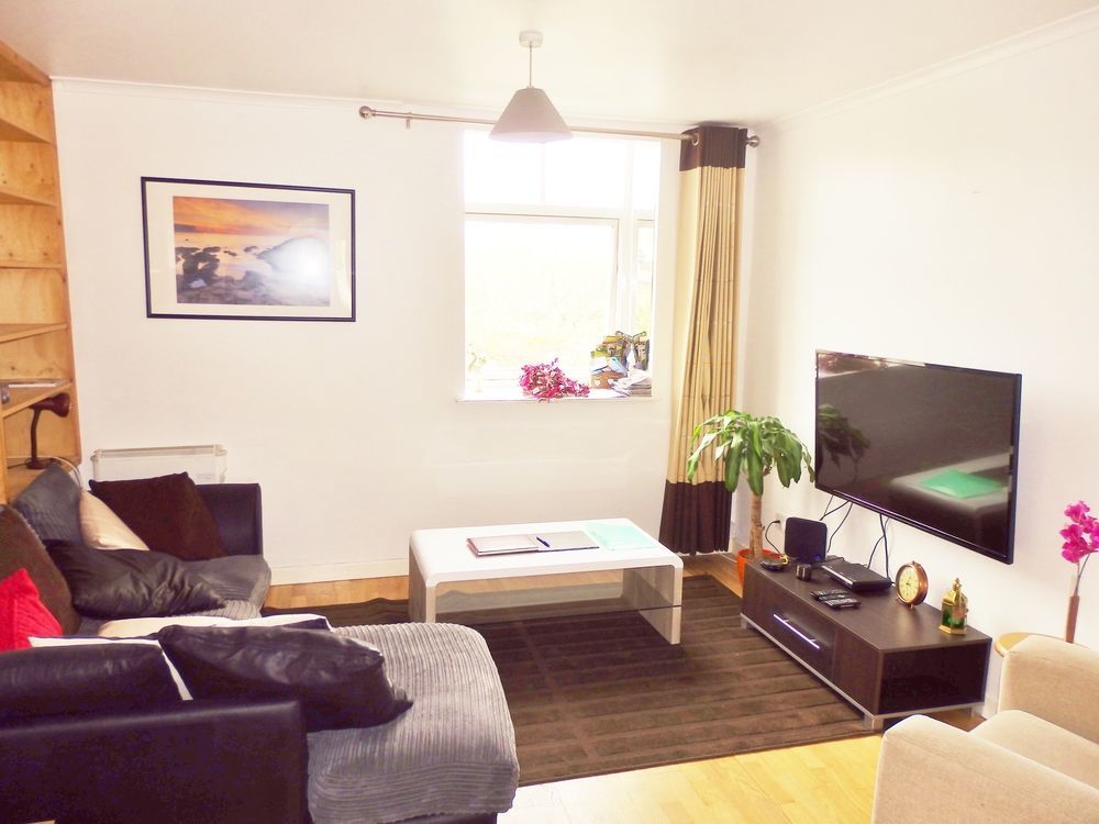 Excellent Location - City Centre - Parking - 4 Beds -2 Bedrooms Apartment Belfast